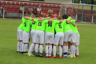 kaiyun体育app-库里赛后称赞队友团结赢下关键比赛，库里鼓励